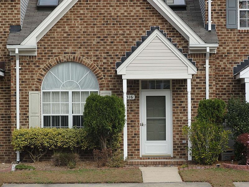 1st image of 516 S Lake Cir