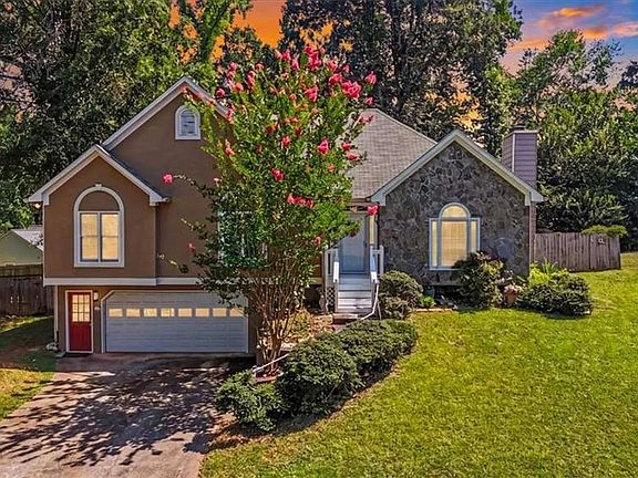 2nd image of 3060 Wellcrest Dr NW