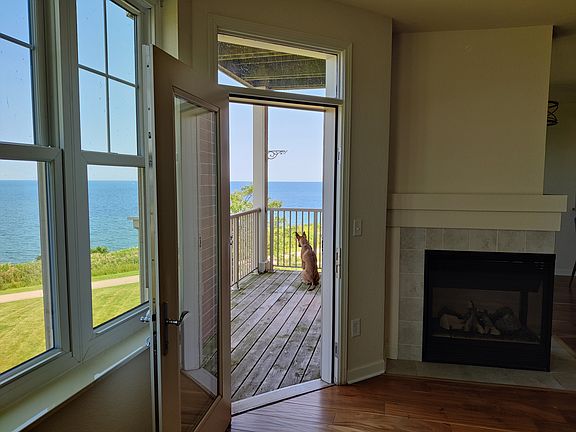 Door to upper balcony