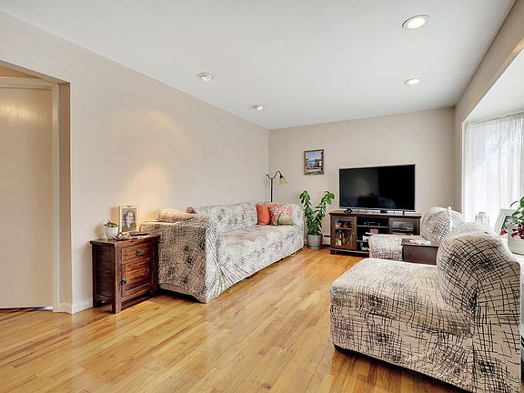 4th image of 51 Ontario Ave