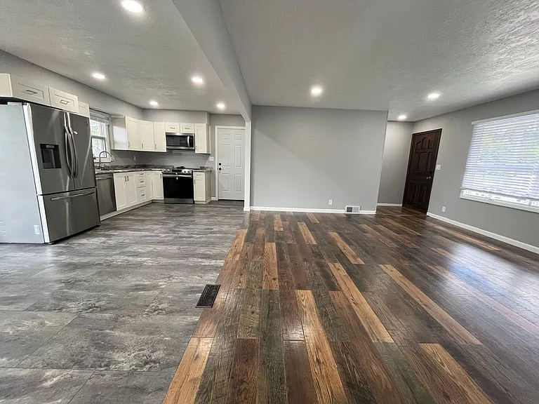 4300 S Hickory Hill Rd — Photo 6