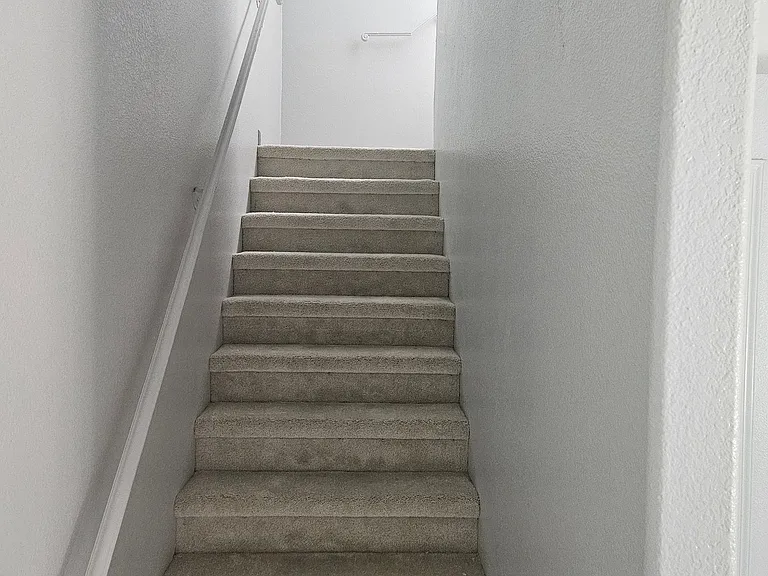 618 E C St — Photo 11