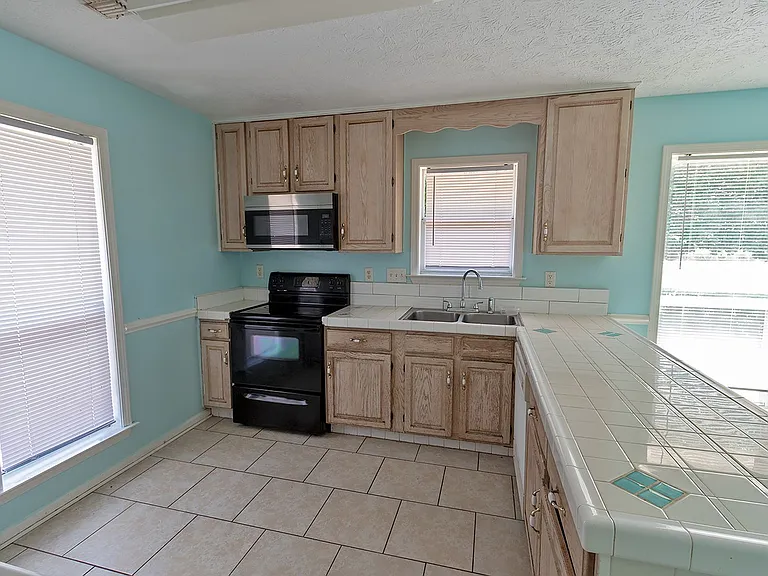 1901 Calumet Pkwy — Photo 13