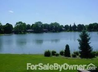 1512 Three Lakes Dr, Troy, MI