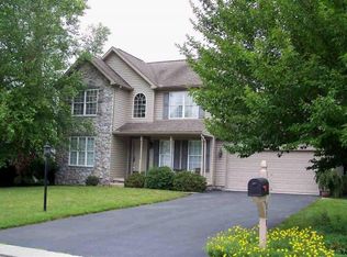 850 Willow Ridge Dr, York, PA 17404