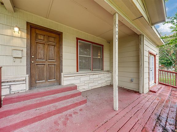 3rd image of 205 Woodward St