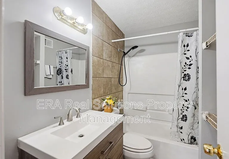 977 13th Ave — Photo 15