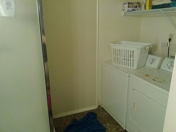 Laundry/Guest Bath