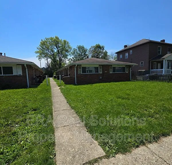1911 Denune Ave #D — Photo 5