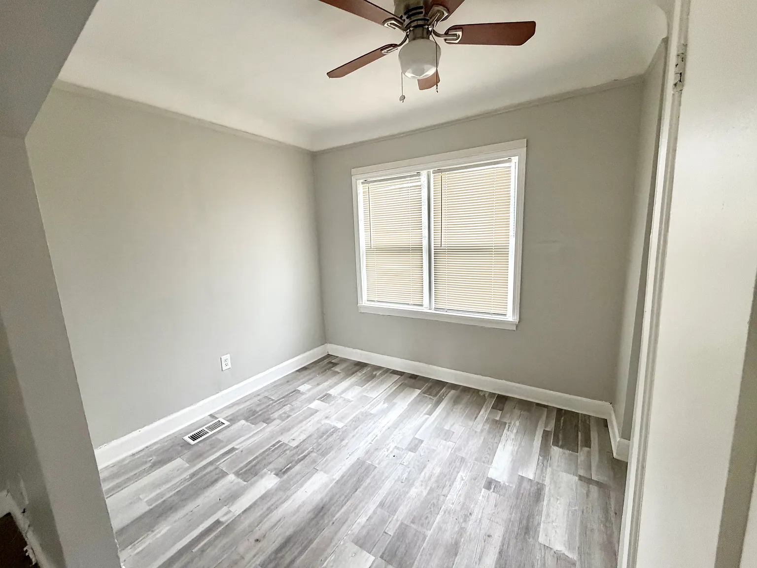 2 bed, 890 sqft, $1,050 — Photo 4