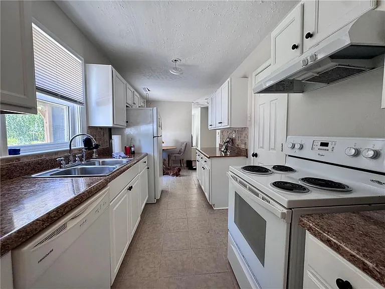 2450 Lynn Iris Dr — Photo 7