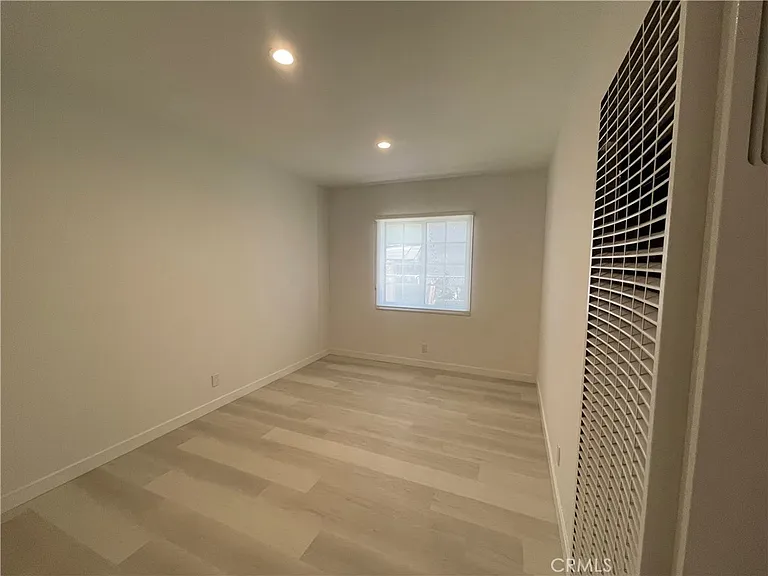 1152 E 77th St — Photo 15