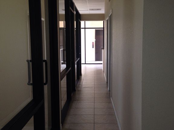 5th image of 210 S Dixie Dr