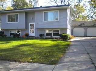 933 Chase Dr, Crown Point, IN 46307