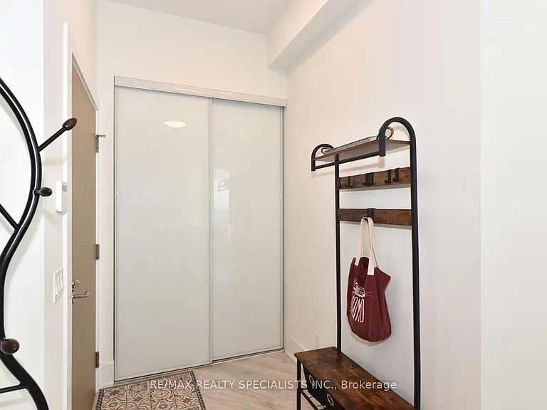 1 Edgewater Dr #911 — Photo 21