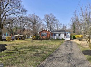 7646 Lake Dr, Pasadena, MD 21122
