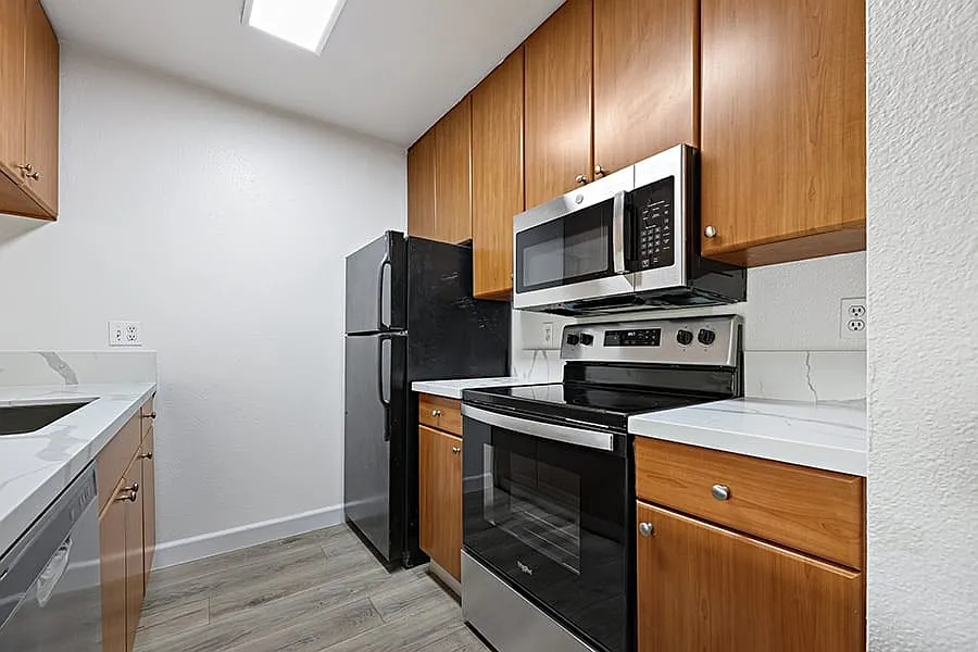 Canyon Springs Townhome Apartments — Photo 3