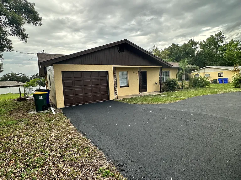 222 Hillcrest Dr — Photo 1