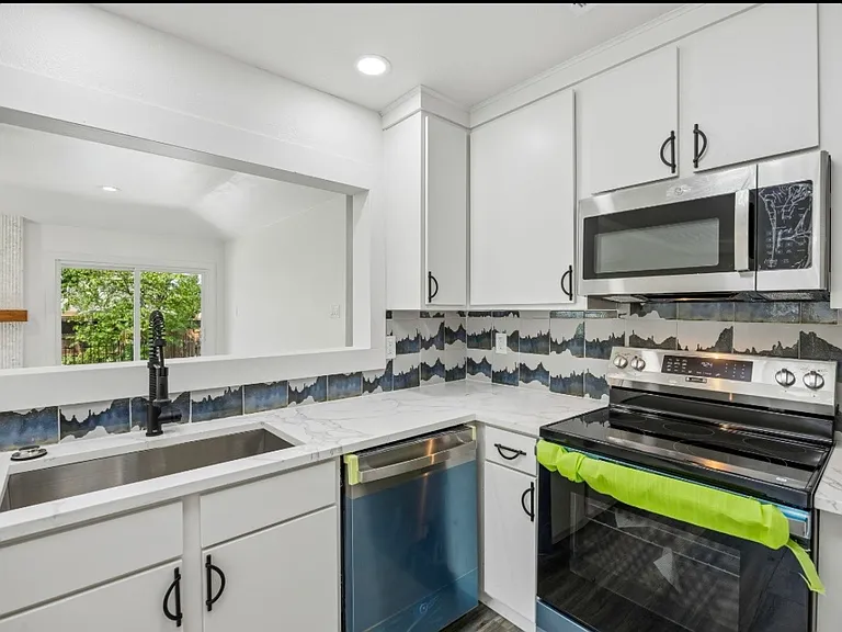 913 Filmore Dr — Photo 9