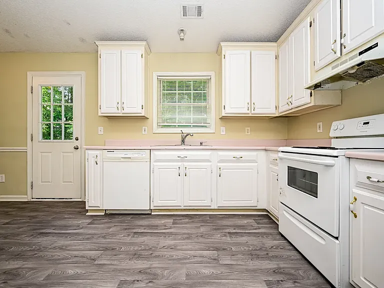 190 Windsor Cir — Photo 10