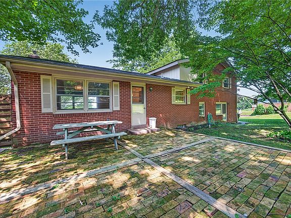 5th image of 800 Chateau Dr