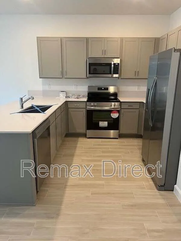 4 bed, 2.0 bath, 1851 sqft, $3,200 — Photo 4