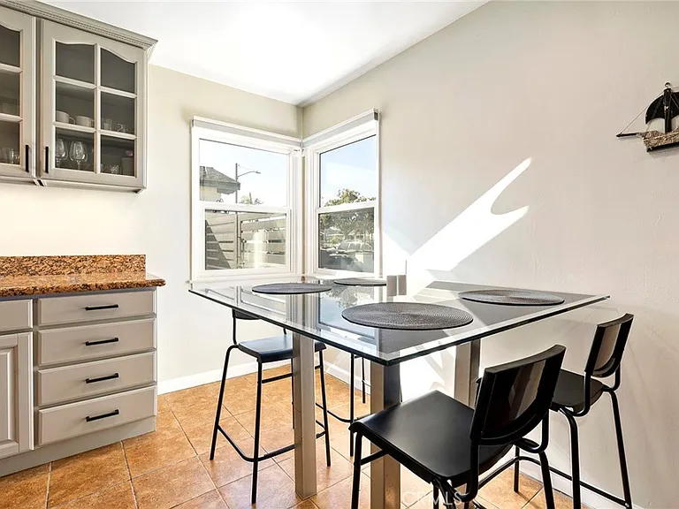 18228 Regina Ave — Photo 7