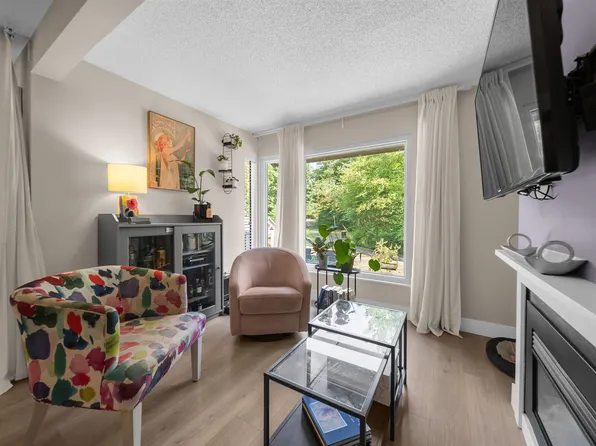 15879 Alder Pl, Surrey, BC V4A 5J1