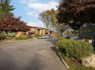 370 Skyline Dr, Pomona, NY 10970
