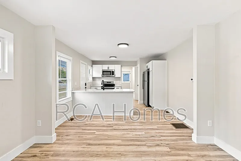 1 bed, 1.0 bath, 750 sqft, $1,000 — Photo 2