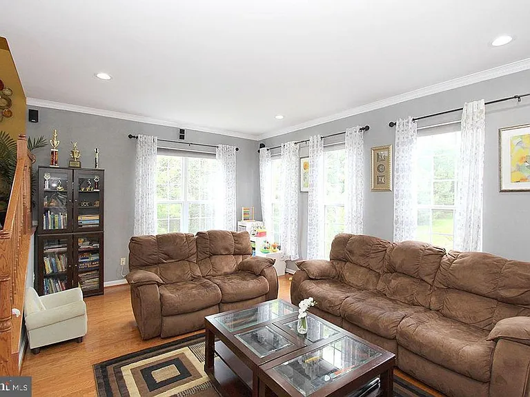 44269 Cornish Ln — Photo 6