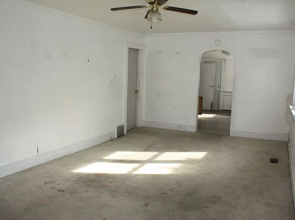 3509 E 8th St, Des Moines, IA 50316
