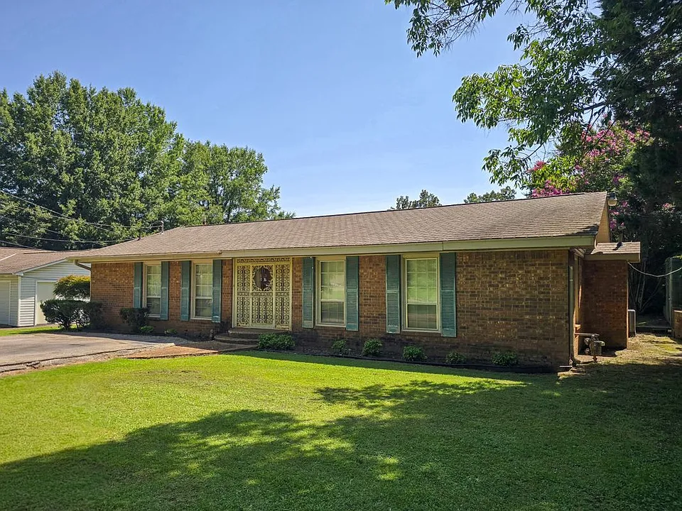 1402 Loberg Ln