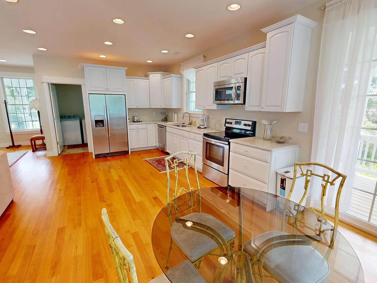 3 bed, 2.5 bath, 2514 sqft, $3,500 — Photo 4