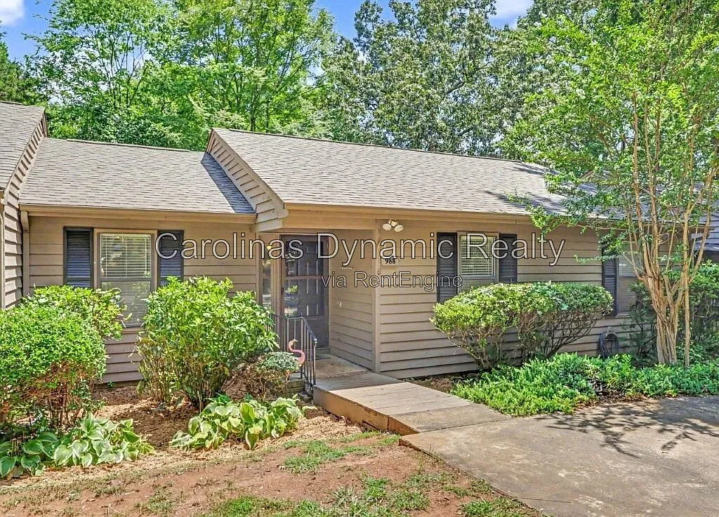 3 bed, 2.0 bath, 1200 sqft, $1,880 — Photo 1