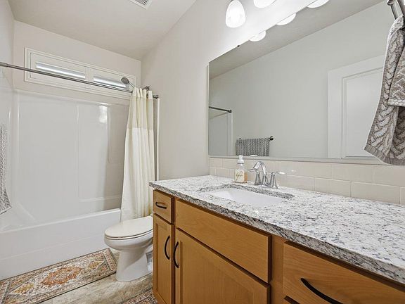 5th image of 647 Marysville Way