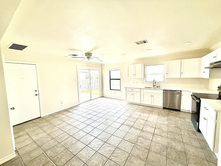 13229 Coomes Dr — Photo 9