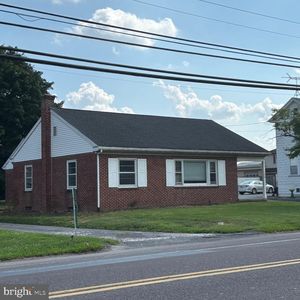 130 E Main St, Leola, PA, 17540