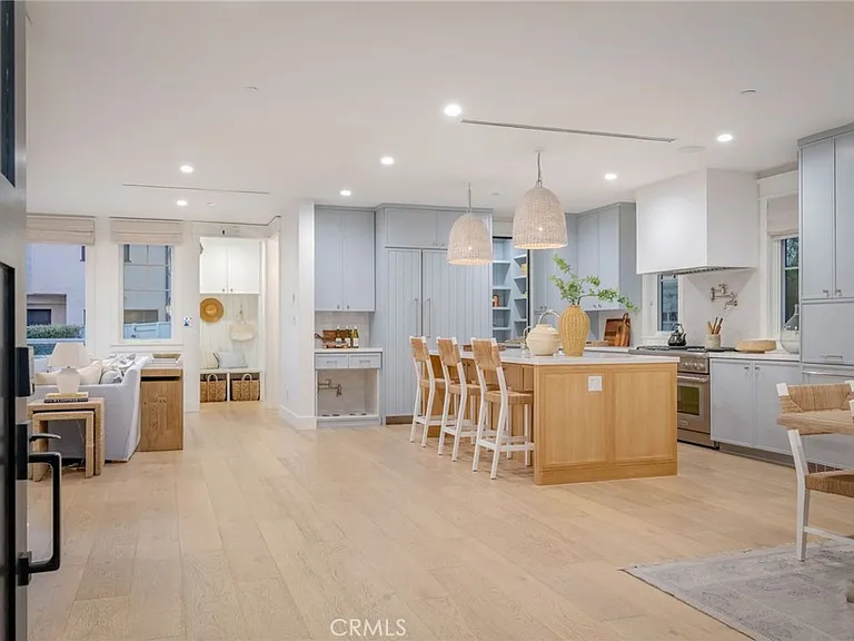 153 Granada Ave — Photo 4