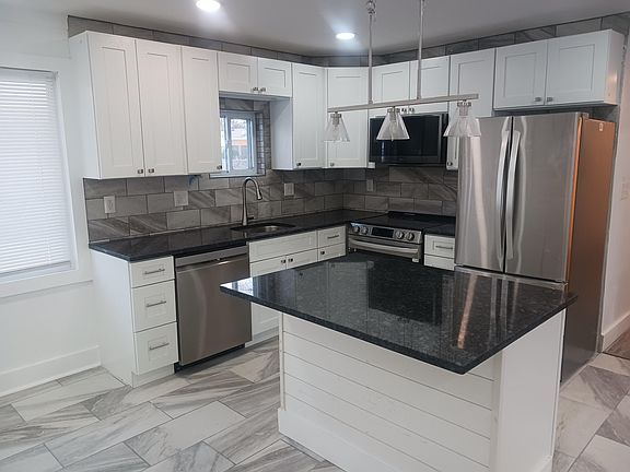 4th image of 3990 Astor Ave