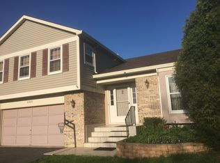 440 Stonewood Cir, Carol Stream, IL 60188
