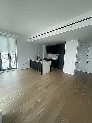 5th image of 329 Broadway #1401D