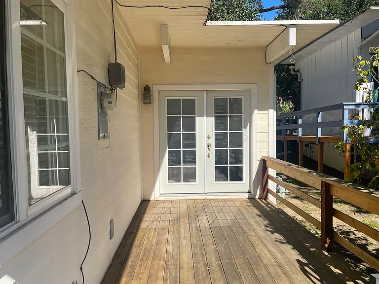 Burton Dr — Photo 3