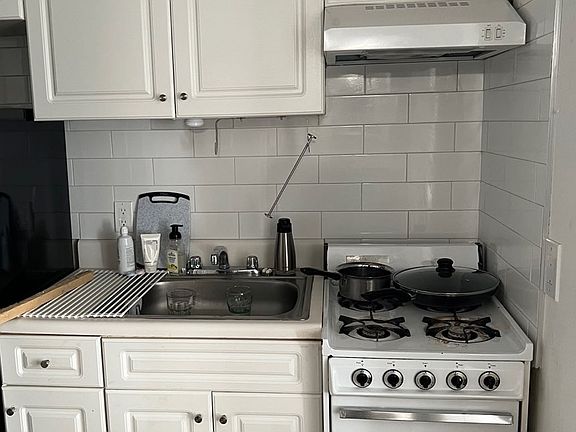 3rd image of 215-17 39th Ave #2