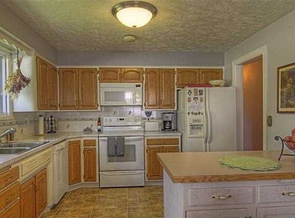 4th image of 10421 E Balfour Ct