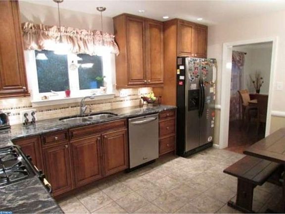 5th image of 1507 Forsythia Ave