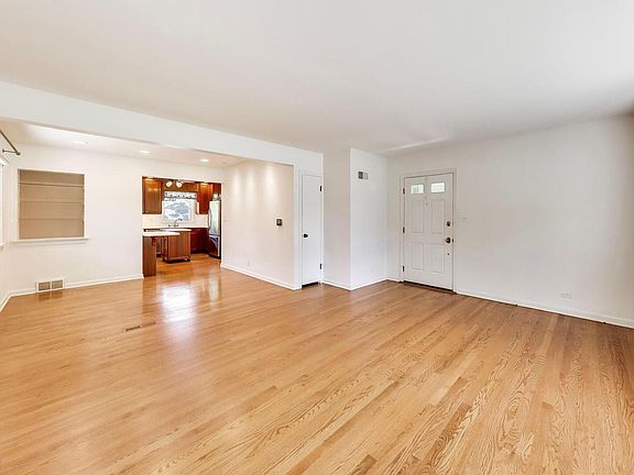5th image of 1010 Lyford Ln