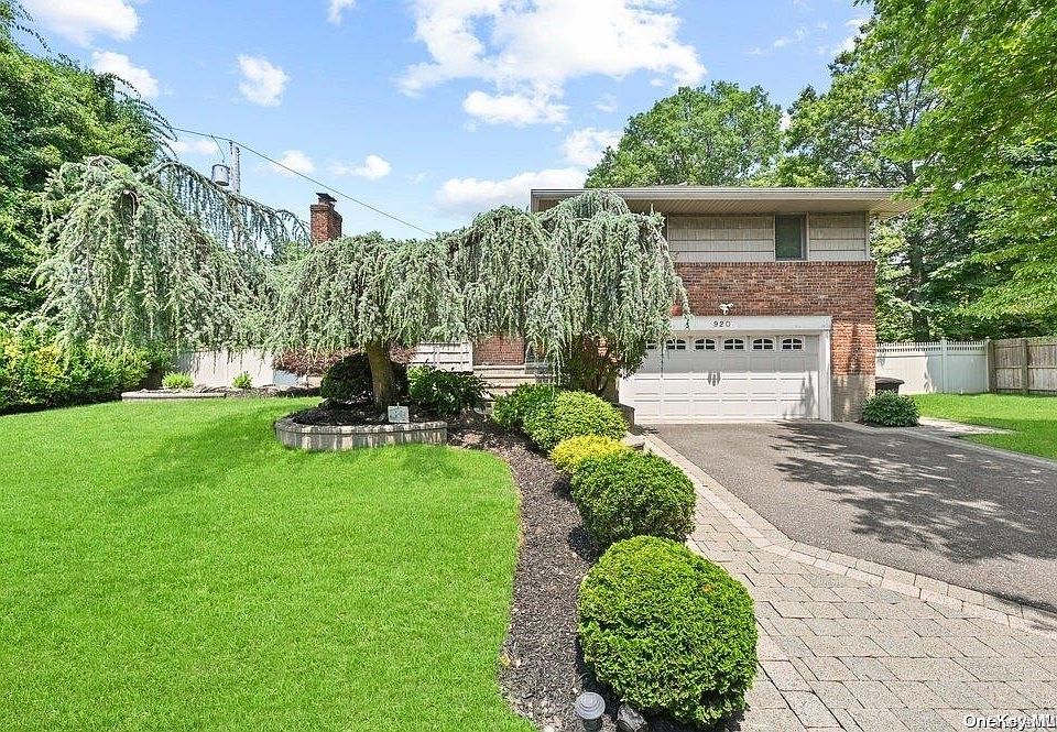 1st image of 920 Gloucester Court