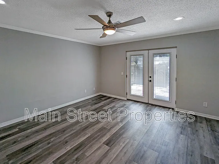 1313 Foxborough Dr — Photo 17