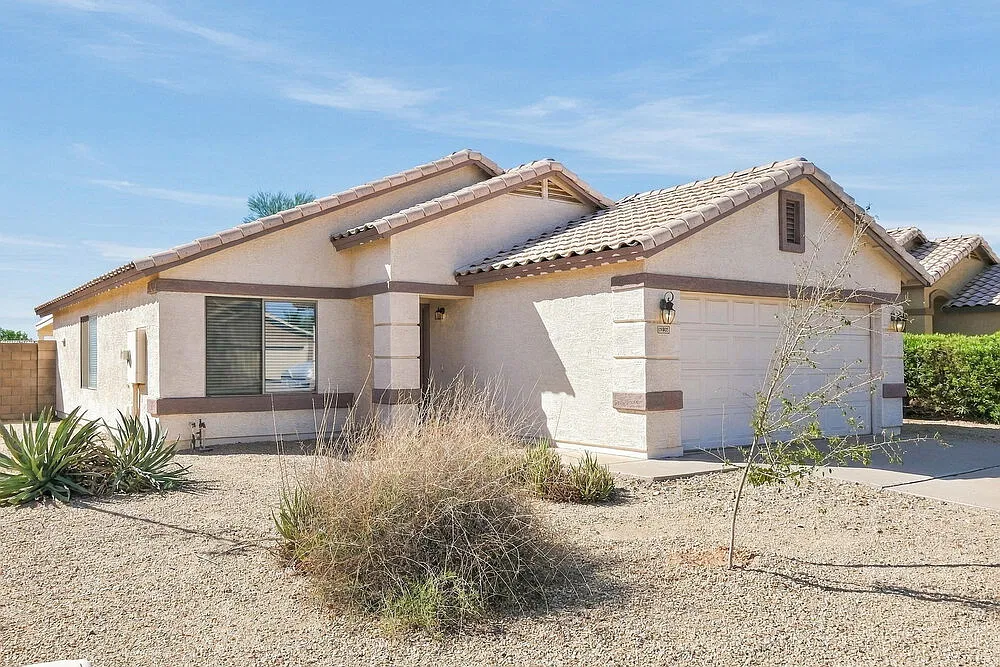 3 bed, 2.0 bath, 1199 sqft, $1,770 — Photo 3